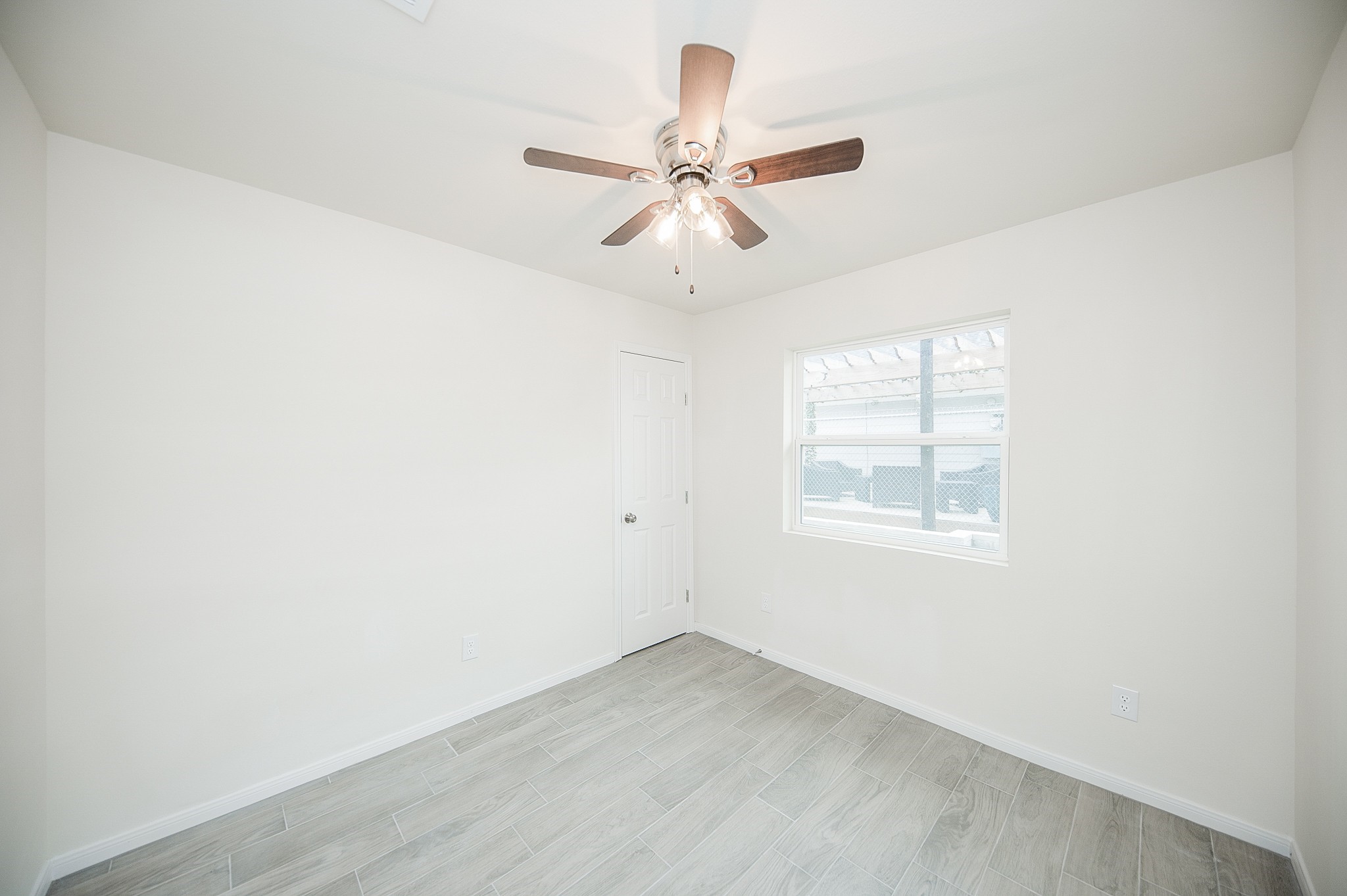 5042 Mallow Street, Unit B Houston, TX 77033 - Photo 11 of 13