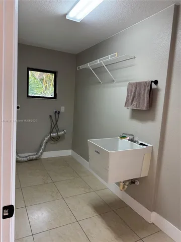 $2,300 | 1520 Southeast 20th Court, Unit 1520, Cape Coral, FL 33990