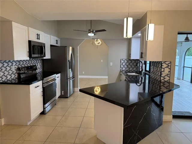 $2,300 | 1520 Southeast 20th Court, Unit 1520, Cape Coral, FL 33990