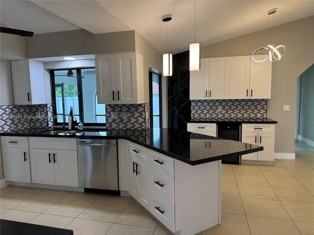 $2,300 | 1520 Southeast 20th Court, Unit 1520, Cape Coral, FL 33990