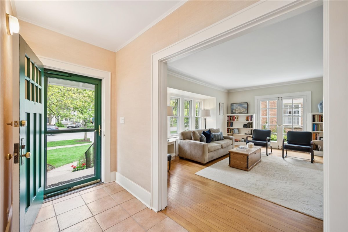 972 Elm Street Winnetka, IL 60093 - Photo 5 of 37