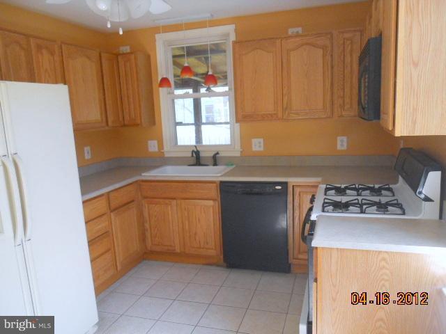 3320 Rueckert Avenue Baltimore, MD 21214 - Photo 1 of 13 Kitchen