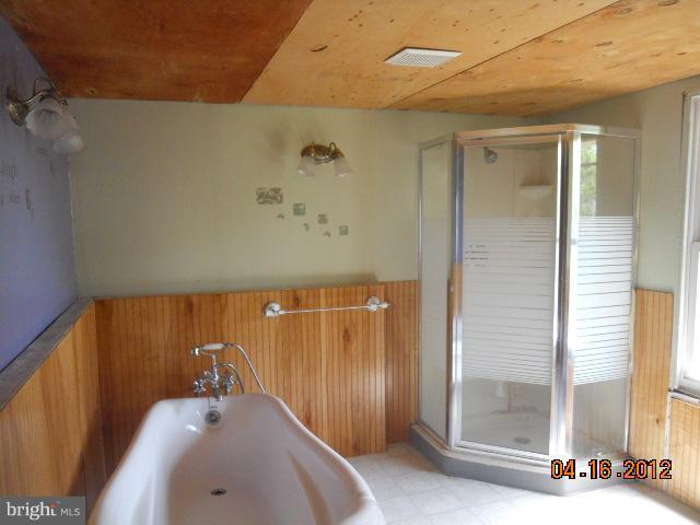 3320 Rueckert Avenue Baltimore, MD 21214 - Photo 12 of 13 Bath