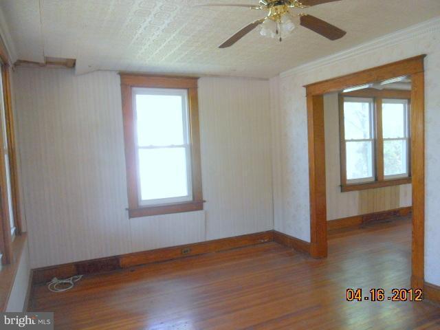 3320 Rueckert Avenue Baltimore, MD 21214 - Photo 7 of 13 Living Room