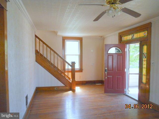 3320 Rueckert Avenue Baltimore, MD 21214 - Photo 9 of 13 Living Room
