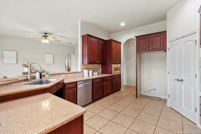 $500,000 | 3339 Harvest Hills Boulevard, Marion, TX 78124