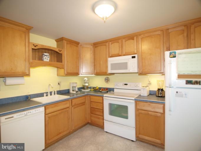 10737 Lester Street Silver Spring, MD 20902 - Photo 6 of 21 Kitchen