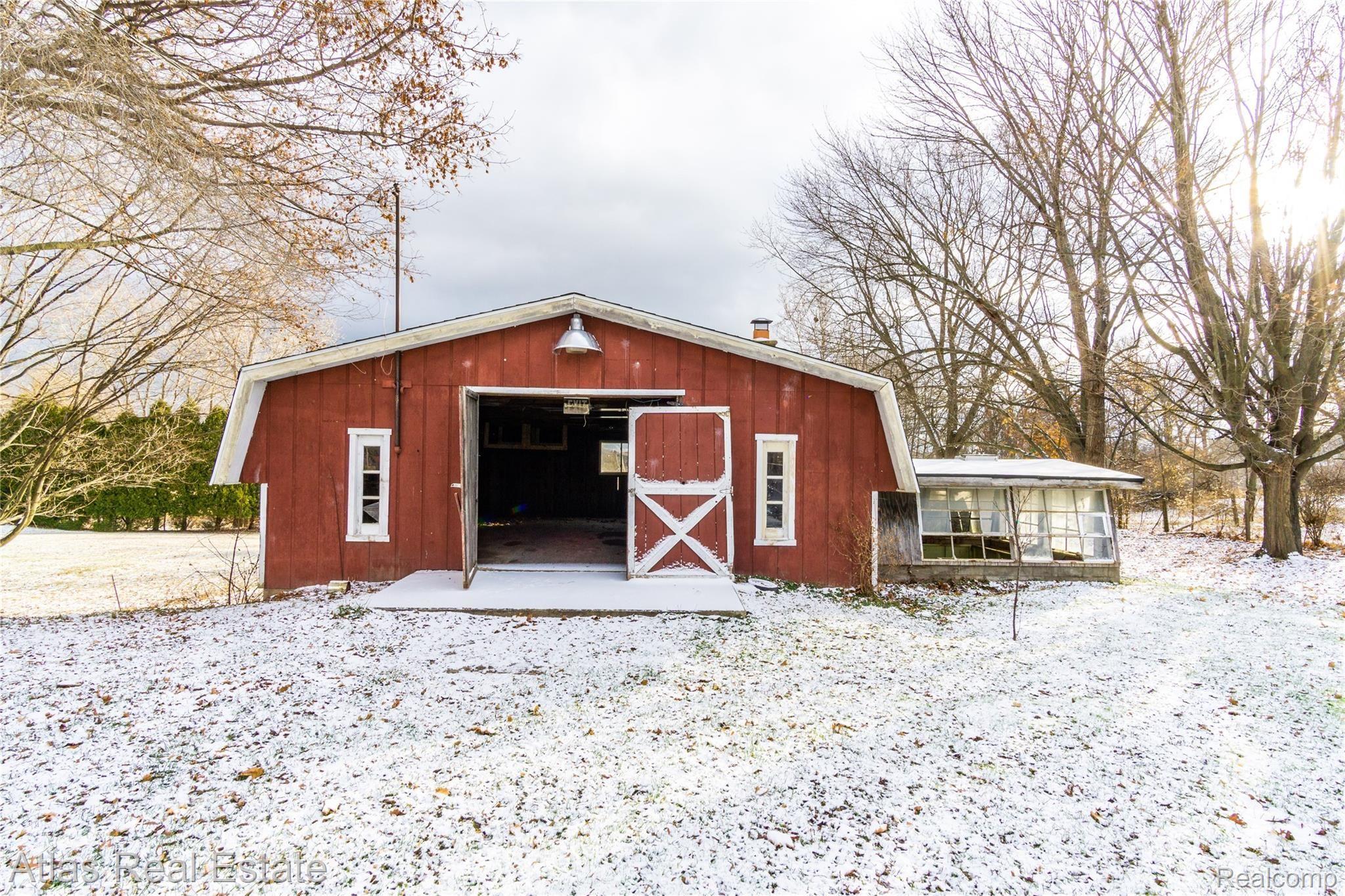 8441 Ridge Road Goodrich, MI 48438 - Photo 11 of 52 Exteriors (12 of 19).jpg
