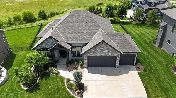 $789,900 | 25005 West 114th Street, Olathe, KS 66061