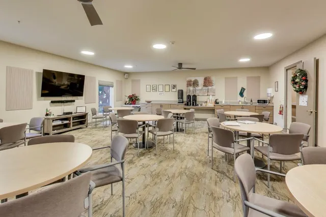 $156,000 | 605 Barrington Avenue, Unit 208, East Dundee, IL 60118