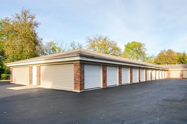 $156,000 | 605 Barrington Avenue, Unit 208, East Dundee, IL 60118