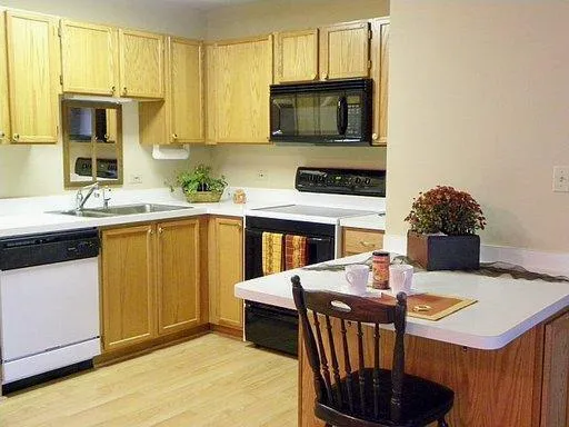 $156,000 | 605 Barrington Avenue, Unit 208, East Dundee, IL 60118