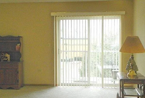 $156,000 | 605 Barrington Avenue, Unit 208, East Dundee, IL 60118