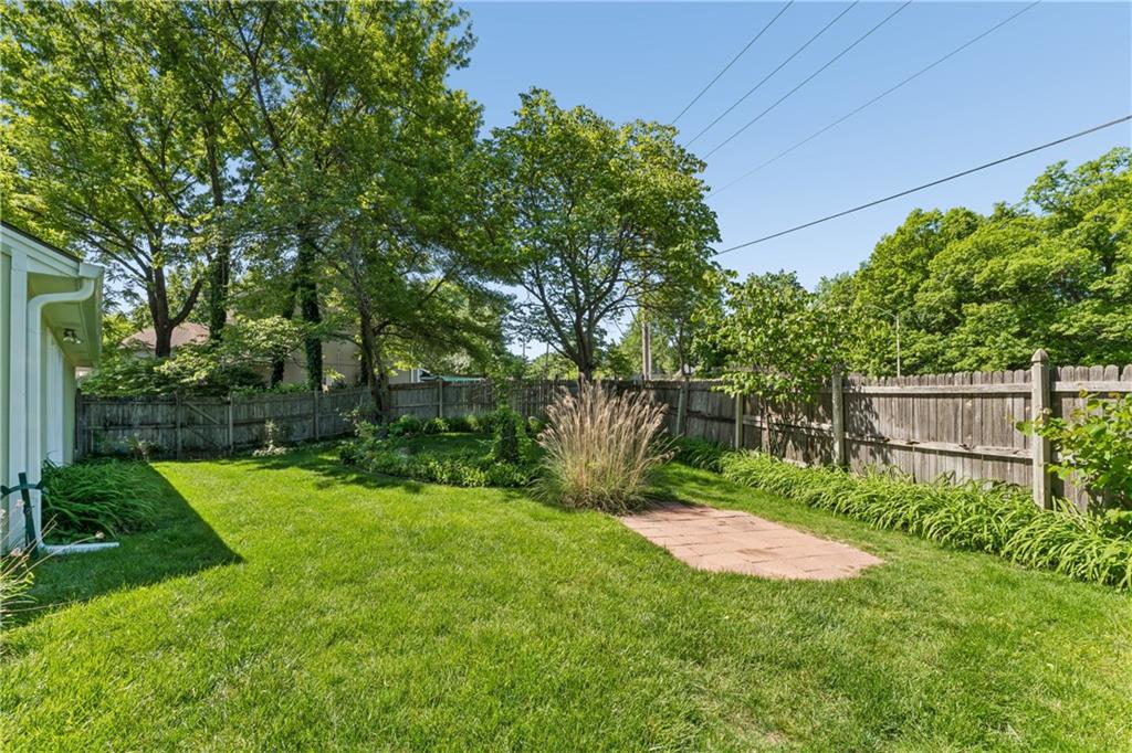 14936 Rhodes Circle Lenexa, KS 66215 - Photo 75 of 87