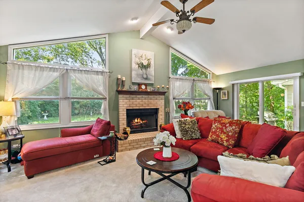 $699,000 | 910 South Division Street, Barrington, IL 60010