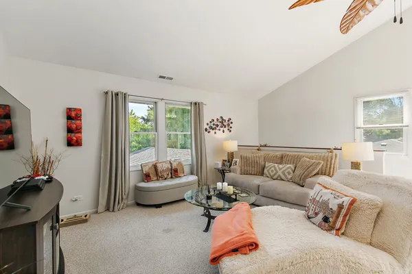 $699,000 | 910 South Division Street, Barrington, IL 60010