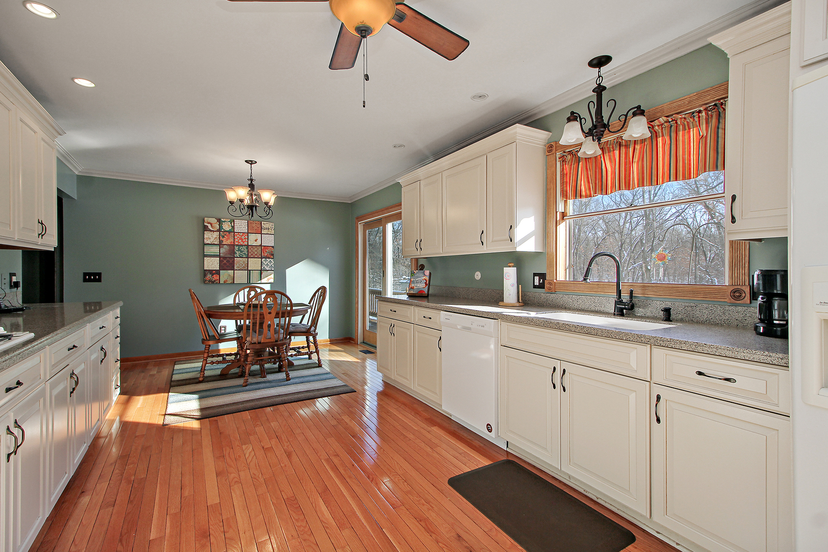 23335 Widows Road Wilmington, IL 60481 - Photo 2 of 26