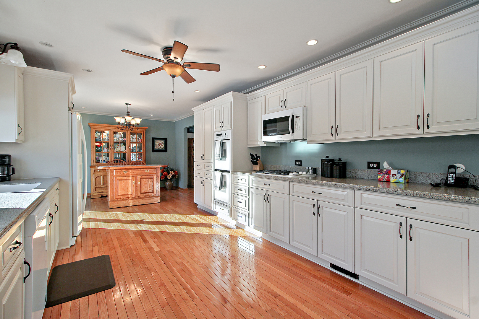 23335 Widows Road Wilmington, IL 60481 - Photo 3 of 26