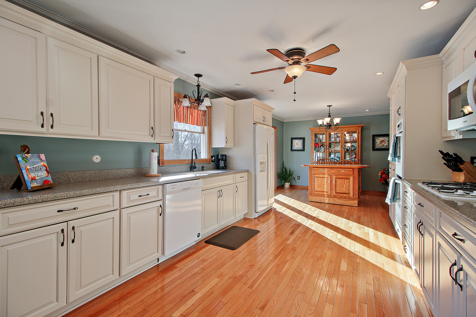 23335 Widows Road Wilmington, IL 60481 - Photo 4 of 26