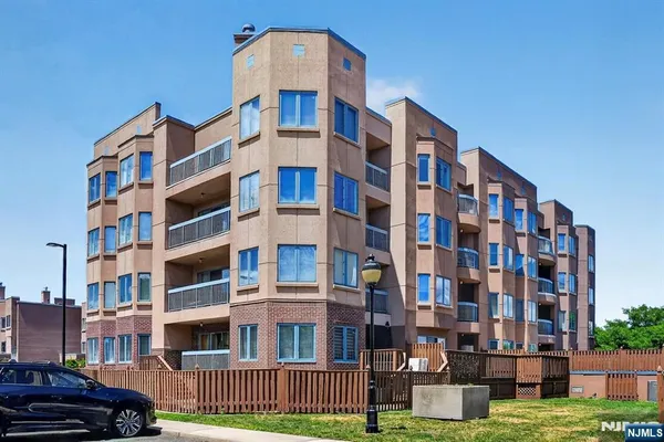 $459,999 | 502 Livingston Court, Unit N502, Edgewater, NJ 07020