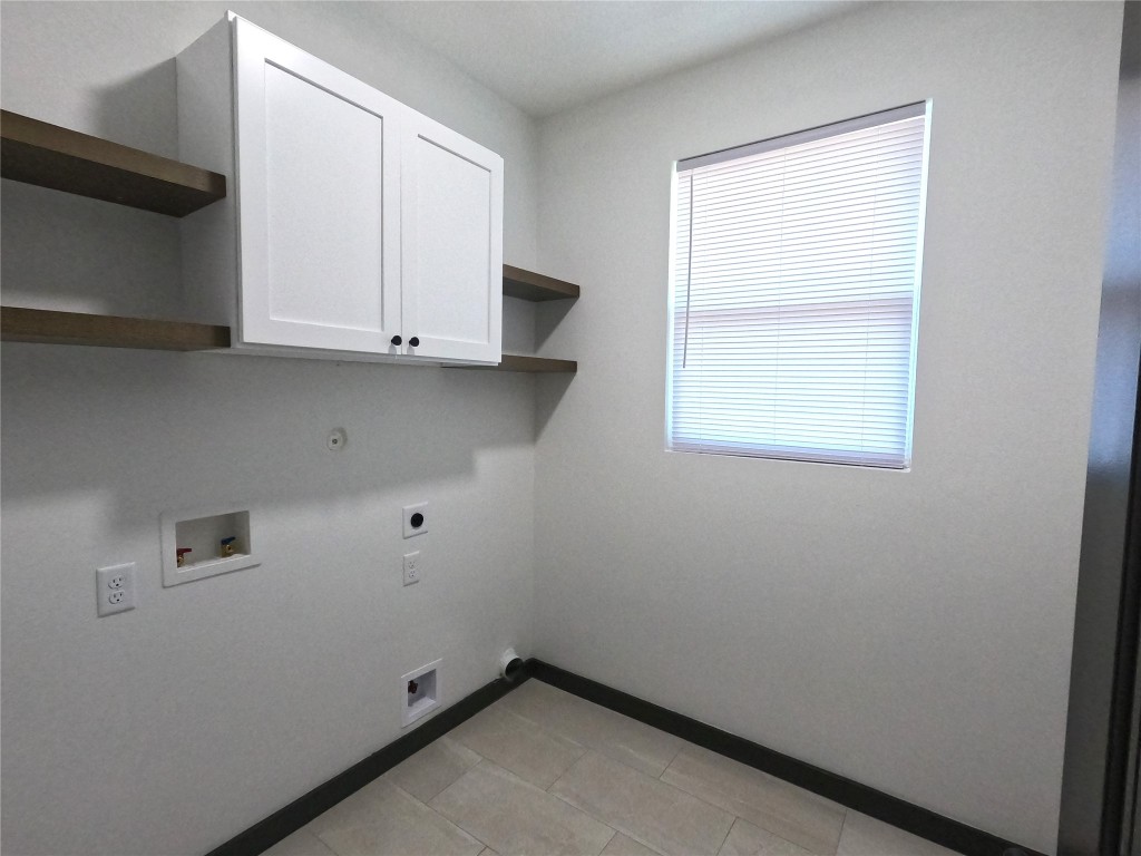 5334 Rapido Road Houston, TX 77033 - Photo 5 of 13 a view of room with window