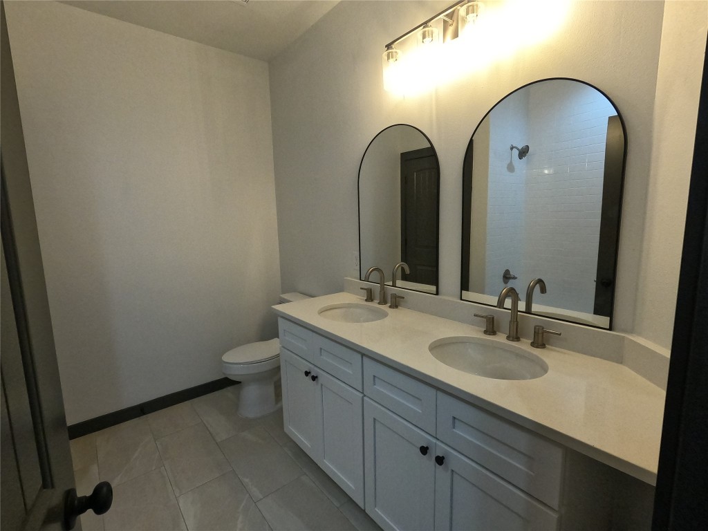5334 Rapido Road Houston, TX 77033 - Photo 8 of 13 a bathroom with 2 sink and a mirror
