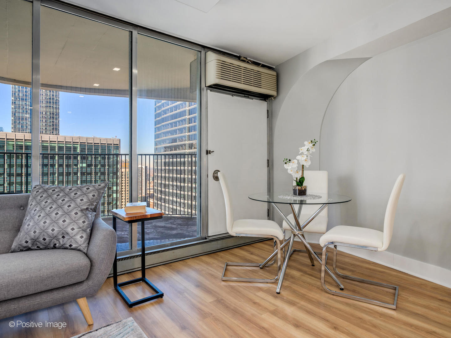 300 North State Street, Unit 5125 Chicago, IL 60654 - Photo 5 of 21 a living room with furniture and a potted plant