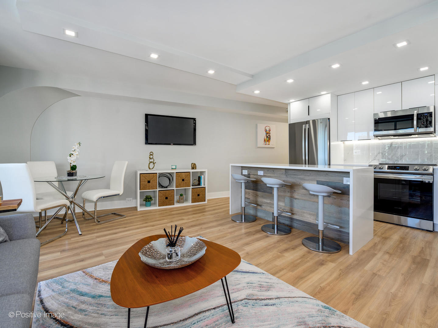 300 North State Street, Unit 5125 Chicago, IL 60654 - Photo 6 of 21 a living room with furniture and a wooden floor