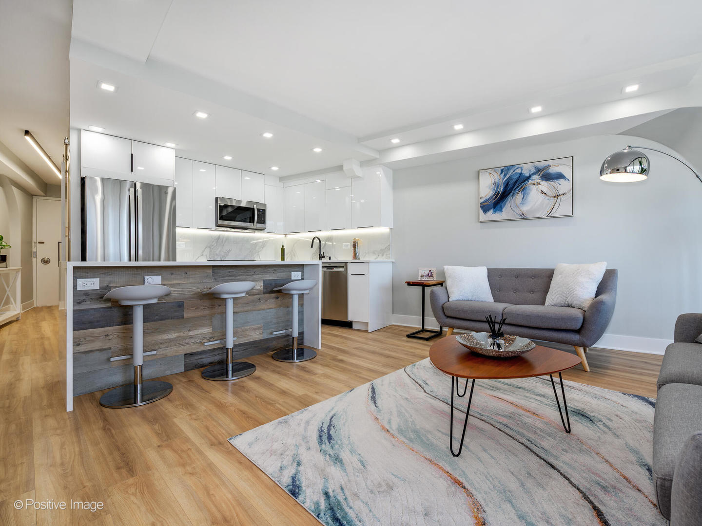 300 North State Street, Unit 5125 Chicago, IL 60654 - Photo 7 of 21 a living room with furniture and kitchen view
