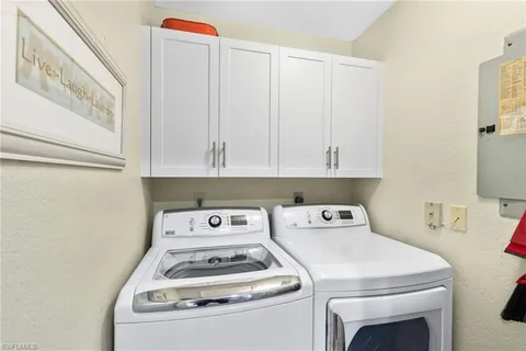 $1,100,000 | 9101 Vanderbilt Drive, Unit 302, Naples, FL 34108