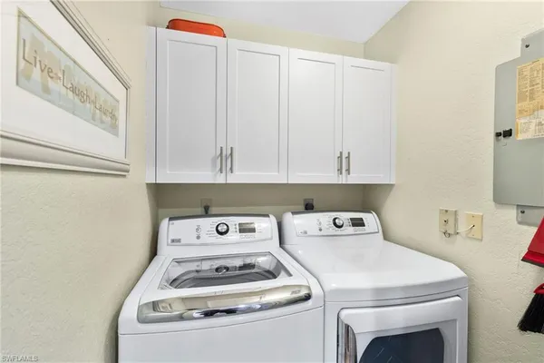 $995,000 | 9101 Vanderbilt Drive, Unit 302, Naples, FL 34108