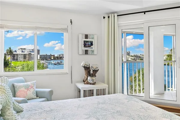 $995,000 | 9101 Vanderbilt Drive, Unit 302, Naples, FL 34108