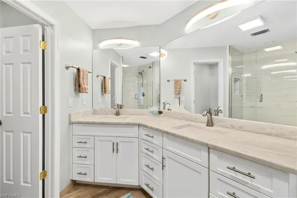 $995,000 | 9101 Vanderbilt Drive, Unit 302, Naples, FL 34108