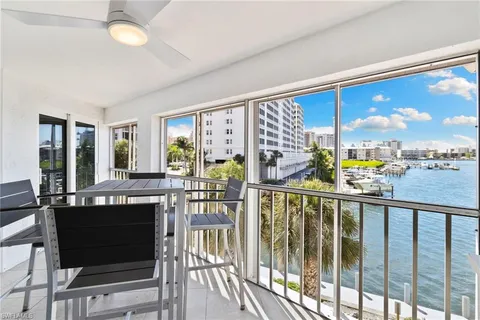 $1,100,000 | 9101 Vanderbilt Drive, Unit 302, Naples, FL 34108