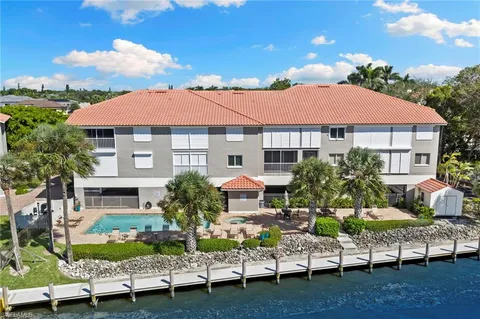$1,100,000 | 9101 Vanderbilt Drive, Unit 302, Naples, FL 34108