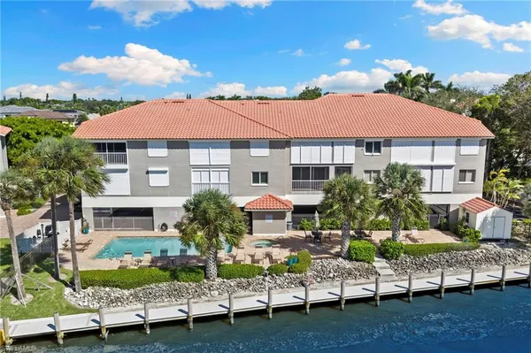 $995,000 | 9101 Vanderbilt Drive, Unit 302, Naples, FL 34108
