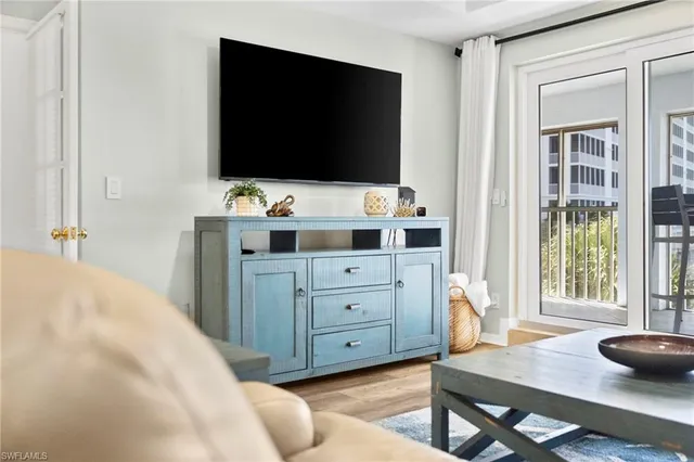 $1,100,000 | 9101 Vanderbilt Drive, Unit 302, Naples, FL 34108