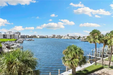 $1,100,000 | 9101 Vanderbilt Drive, Unit 302, Naples, FL 34108