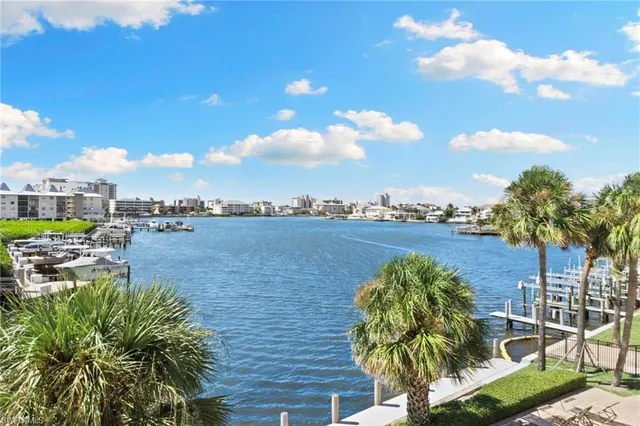 $1,100,000 | 9101 Vanderbilt Drive, Unit 302, Naples, FL 34108