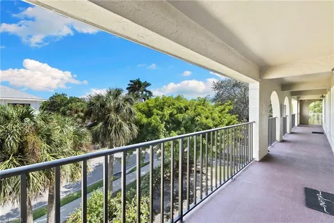 $1,100,000 | 9101 Vanderbilt Drive, Unit 302, Naples, FL 34108