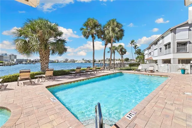 $1,100,000 | 9101 Vanderbilt Drive, Unit 302, Naples, FL 34108