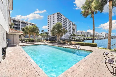 $1,100,000 | 9101 Vanderbilt Drive, Unit 302, Naples, FL 34108