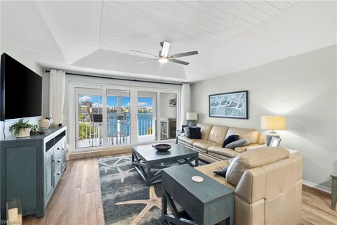 $1,100,000 | 9101 Vanderbilt Drive, Unit 302, Naples, FL 34108