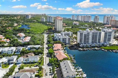 $1,100,000 | 9101 Vanderbilt Drive, Unit 302, Naples, FL 34108
