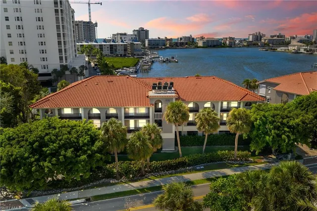 $1,100,000 | 9101 Vanderbilt Drive, Unit 302, Naples, FL 34108