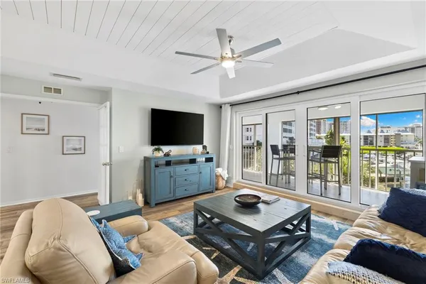 $995,000 | 9101 Vanderbilt Drive, Unit 302, Naples, FL 34108