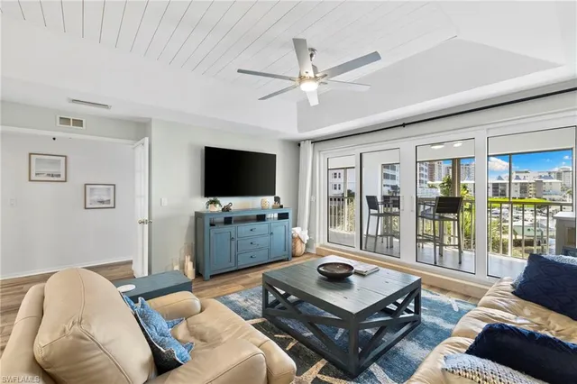 $1,100,000 | 9101 Vanderbilt Drive, Unit 302, Naples, FL 34108