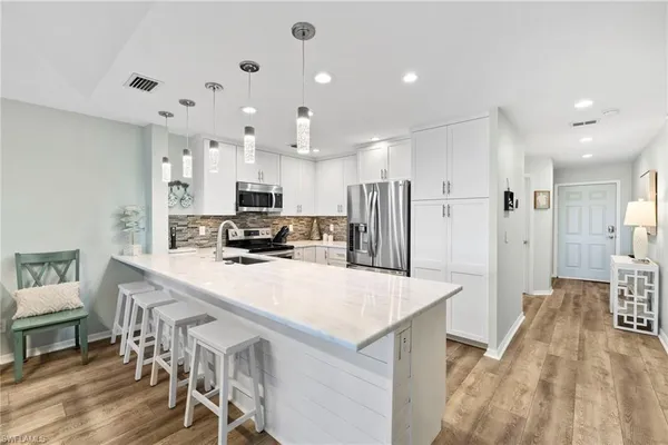 $995,000 | 9101 Vanderbilt Drive, Unit 302, Naples, FL 34108