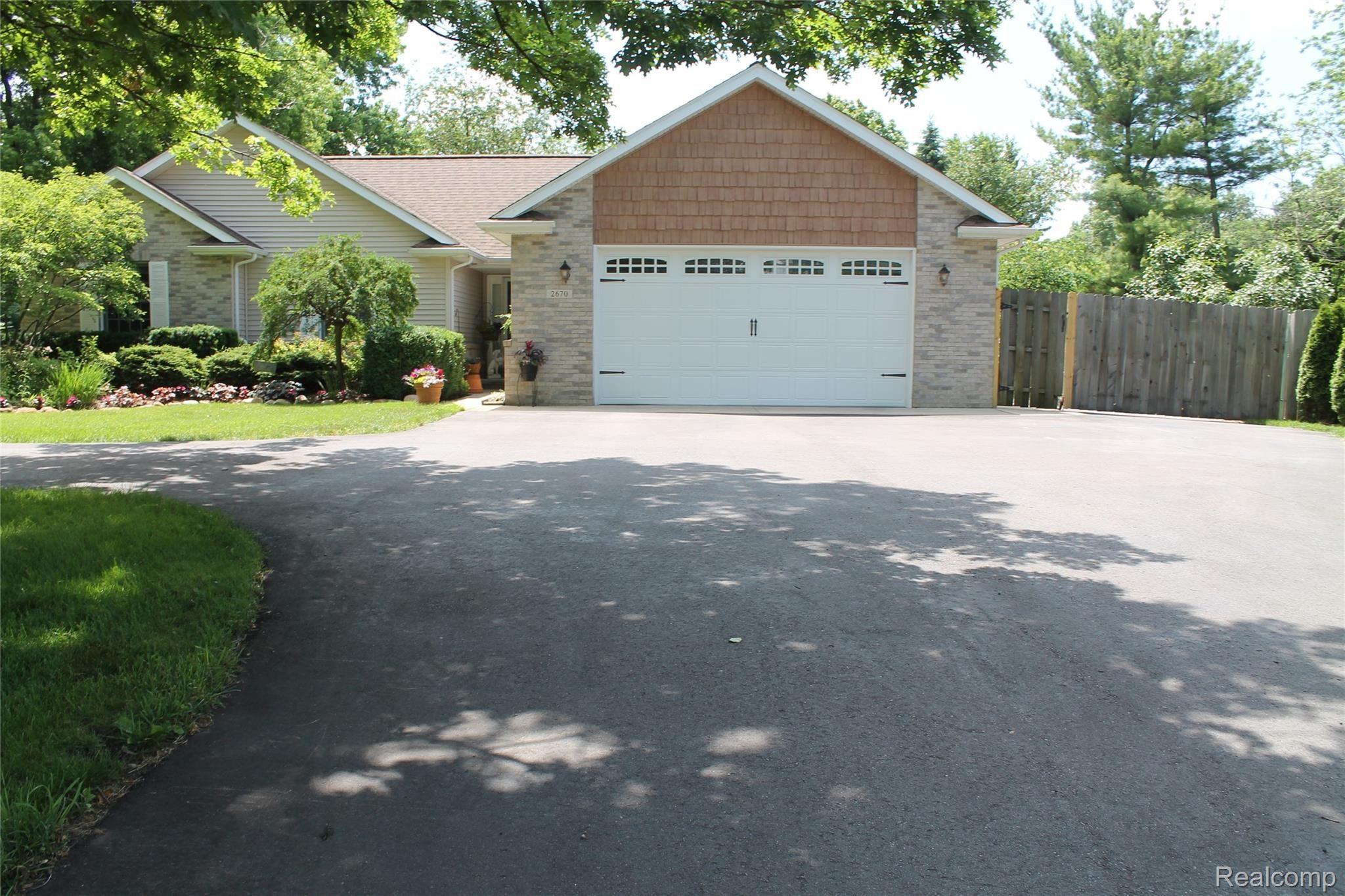 ample parking space for guests, circle drive