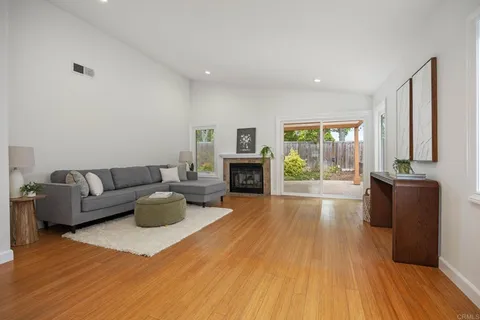 $1,199,900 | 7934 Calle Posada, Carlsbad, CA 92009